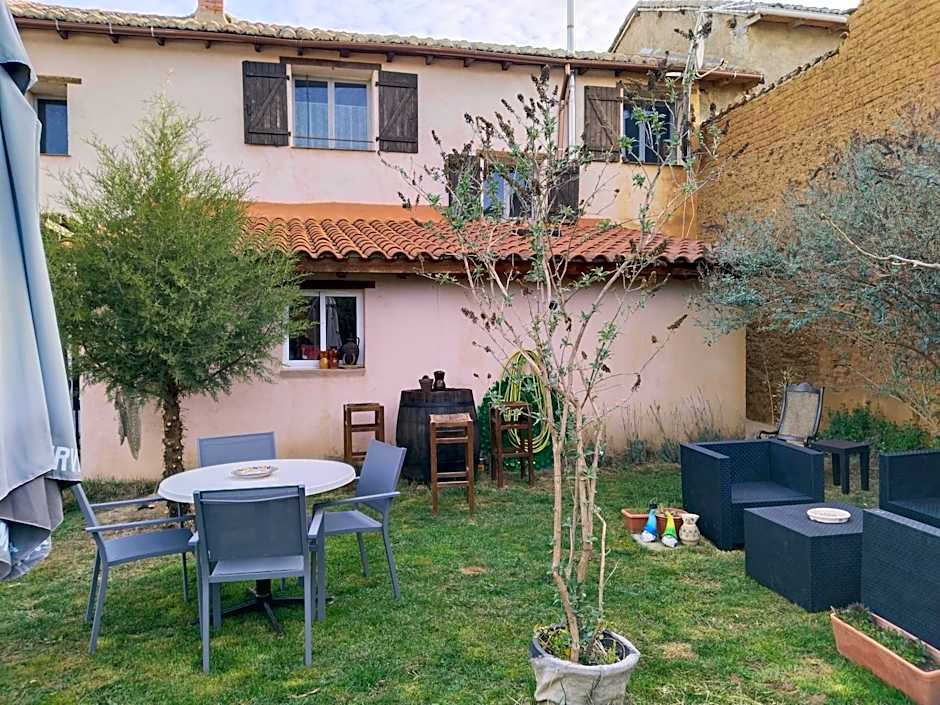 Las Hadas Albergue -solo para Peregrinos - Vegano -Bar