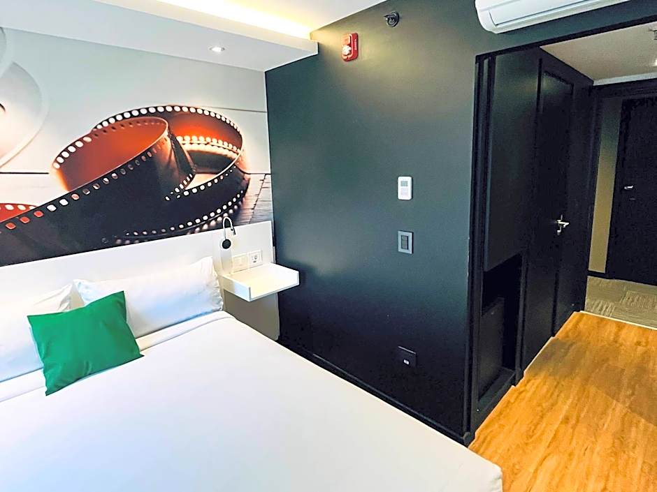 ibis styles Montevideo Biarritz