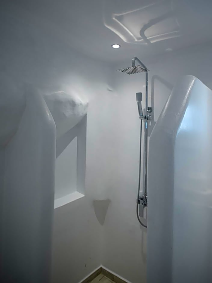 Anemos Cave Suites
