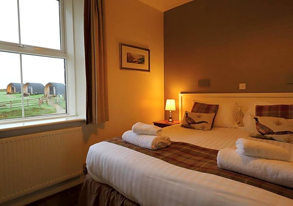 The Fox & Hounds Inn & Camping Pods