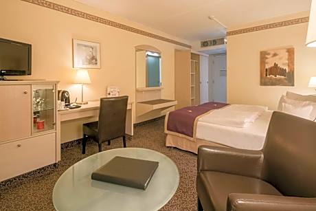 Business Double Room with Two Single Beds