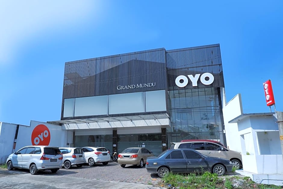 OYO 379 Grand Mundu