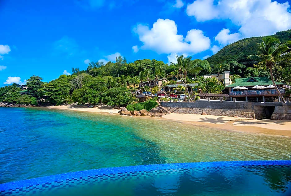 Coco de Mer and Black Parrot Suites
