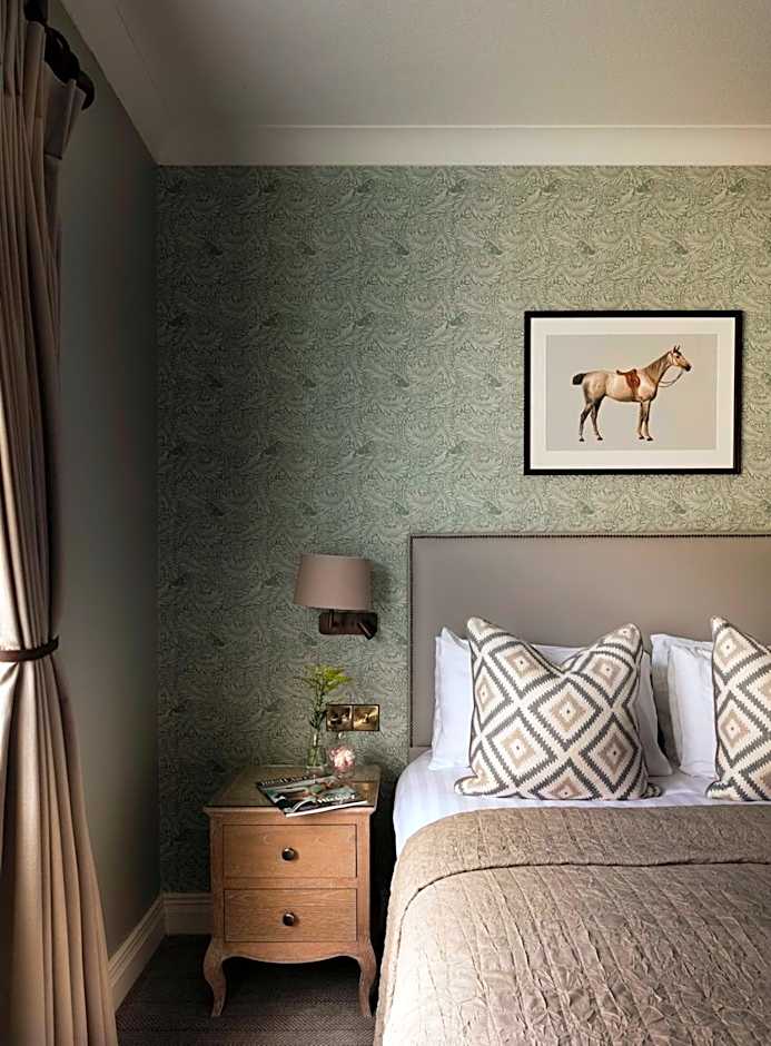 Horse & Jockey Hotel