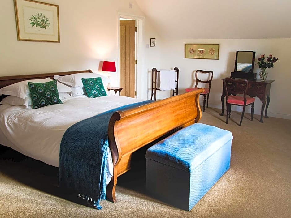 Field End House Strawberry Lane Meysey Hampton