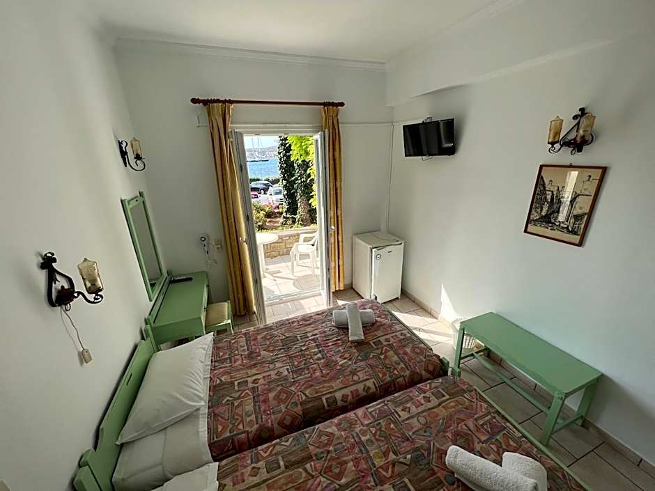 Asterias Hotel - Seafront