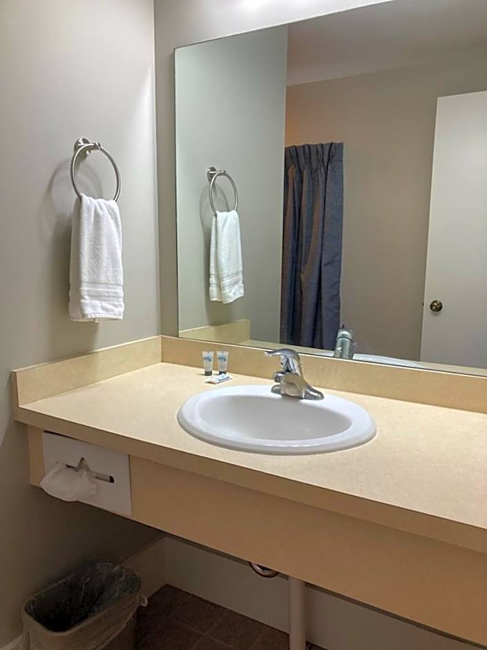Country Squire Inn and Suites