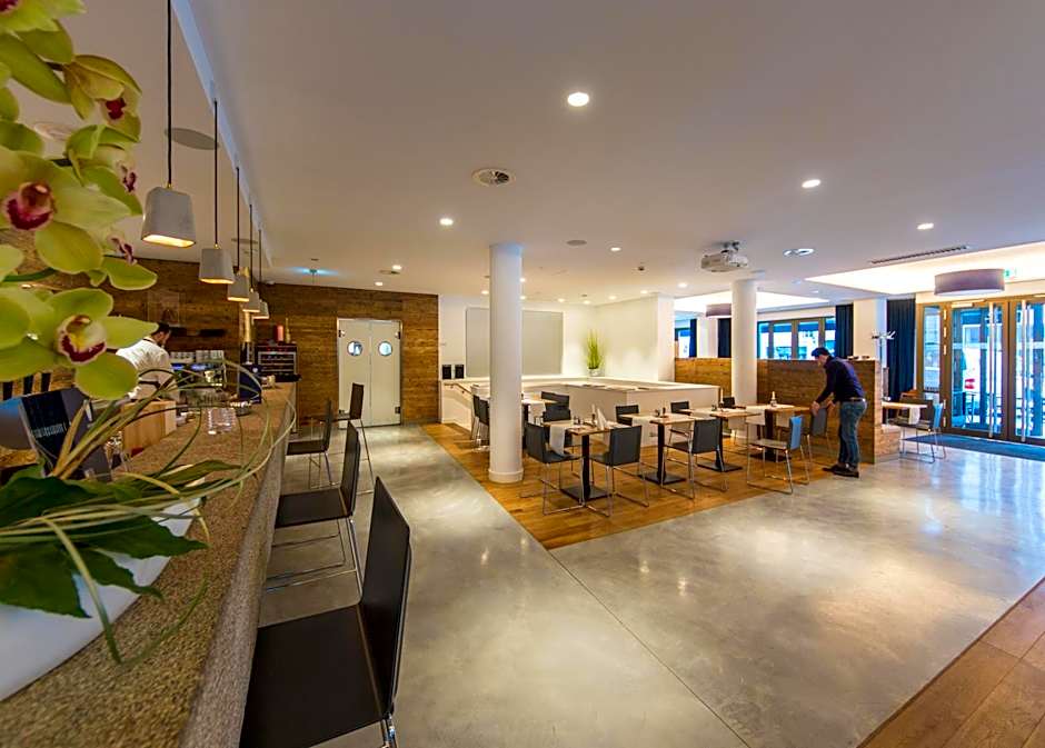 VI VADI HOTEL BAYER 89