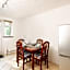 King Room with a shared Kitchen and bathroom in a 5-Bedroom House at Hanwell