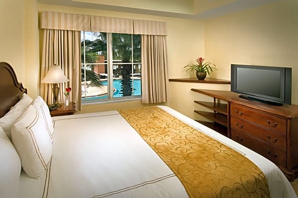 The Point Hotel & Suites Universal