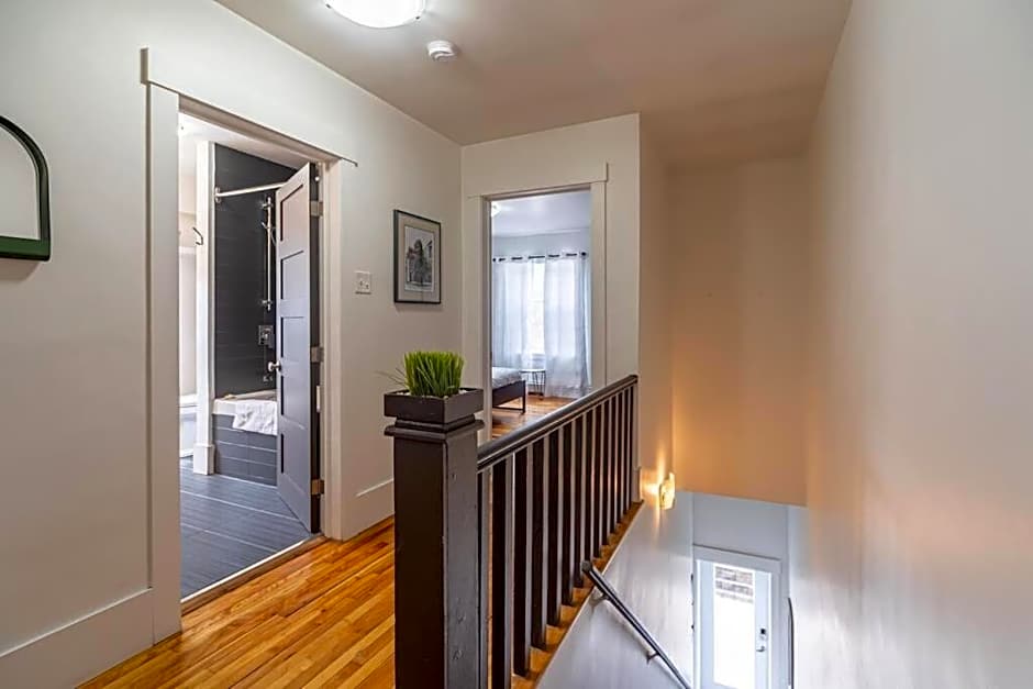 Large & Sunny Beautiful Home #103