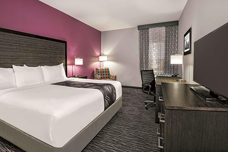 La Quinta Inn & Suites by Wyndham Dallas Grand Prairie North
