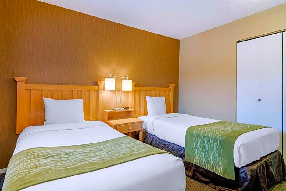 Econo Lodge Inn & Suites