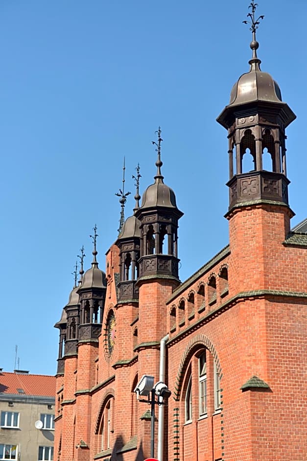 Five Point Hostel & Apartments