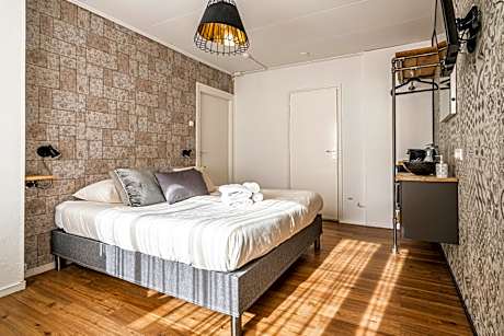 Basic Single Room with External Private Bathroom
