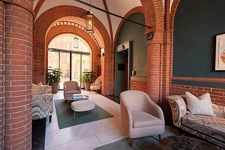 Ascot Hotel