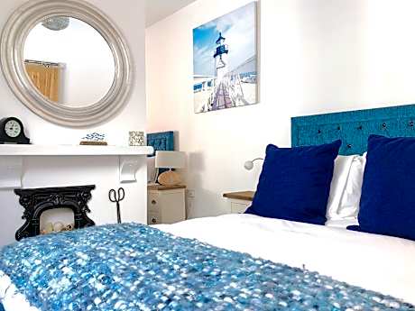 Superior-Suite-Ensuite-Courtyard view