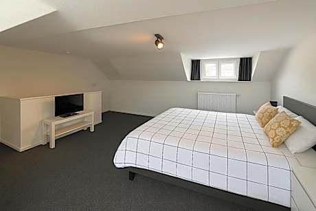 One-Bedroom Apartment with Balcony