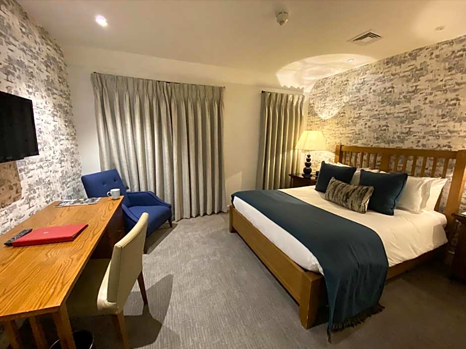 Great Fosters - Near Windsor