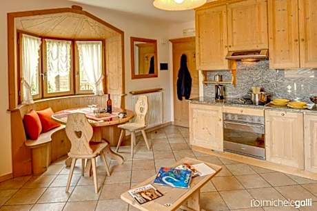 Apartment with Mountain View