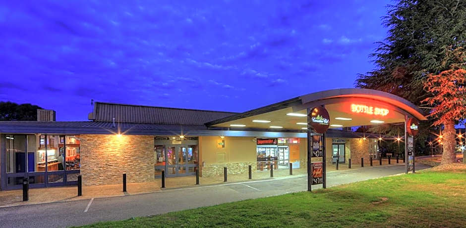 Lake Jindabyne Hotel