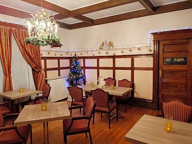 Marmora and Lake Inn and Victorian Diner