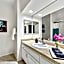 Beverly Hills Chic 2 bed 2bath with Patio and Parking 309