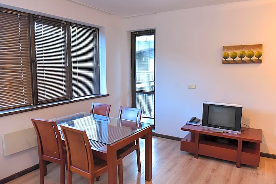 Royal Bansko - Family Apart Hotel With All Inclusive Light or HB&Drinks and Hot Pool & Jacuzzis