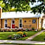 Downtown Picton Retreat - Near Sandbanks and Wineries