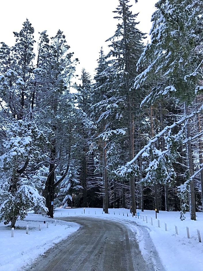 Huinid Pioneros Hotel