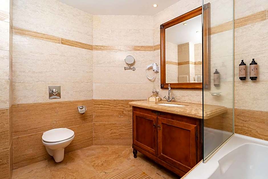 Festa Winter Palace Hotel