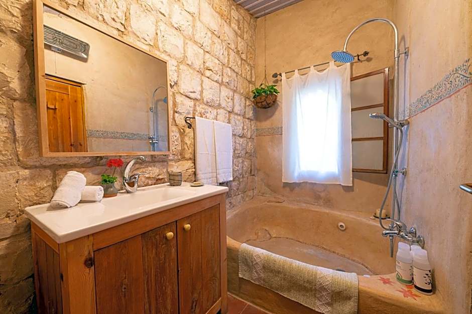 Hemdatya Stone Suites In The Galilee