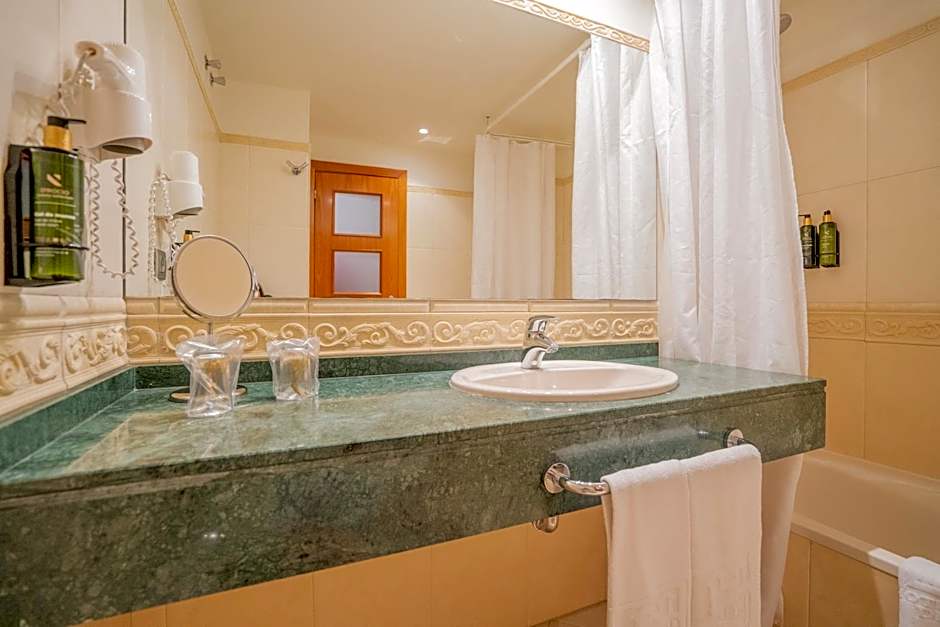 Hotel Torres de Somo