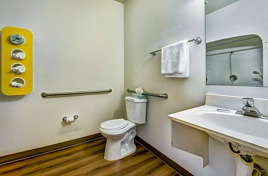 Motel 6-Roseburg, OR