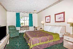 1 King Bed Non-Smoking