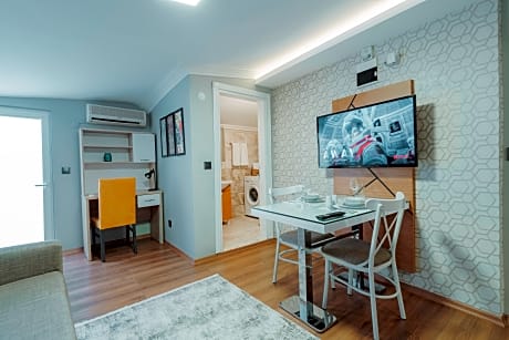 Rooftop Suite with Balcony