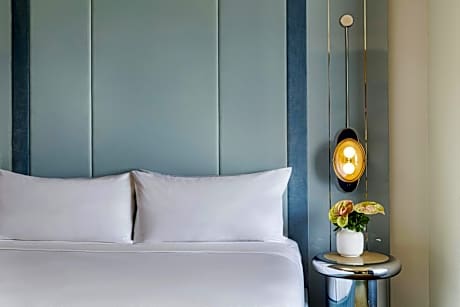 Deluxe Queen Room with River View