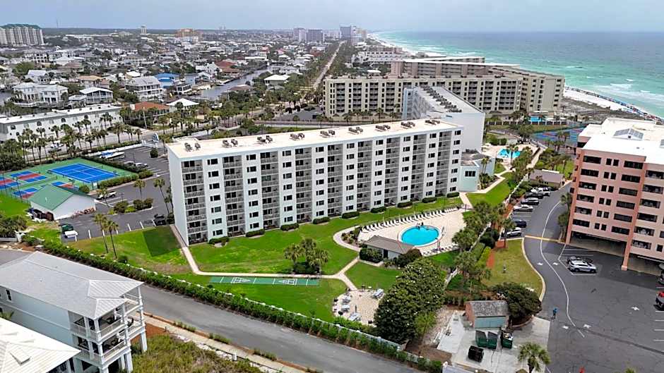 Emerald Oasis, Emerald Oasis- Gulf Front, Great for Families and Close to Destin Harbor!