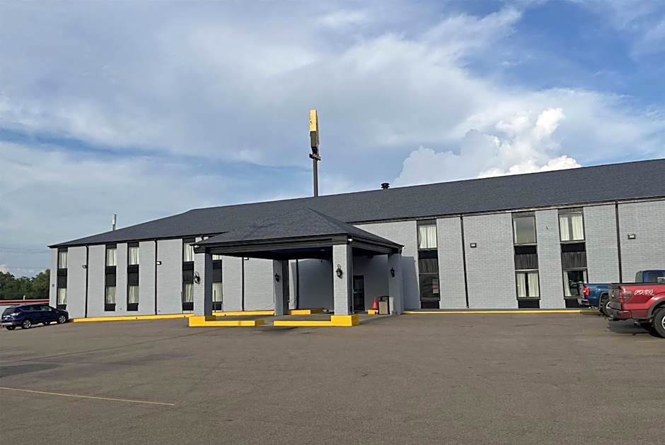 Days Inn & Suites by Wyndham Bloomington/Normal IL