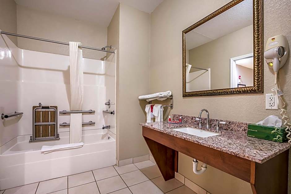 Econo Lodge Inn & Suites