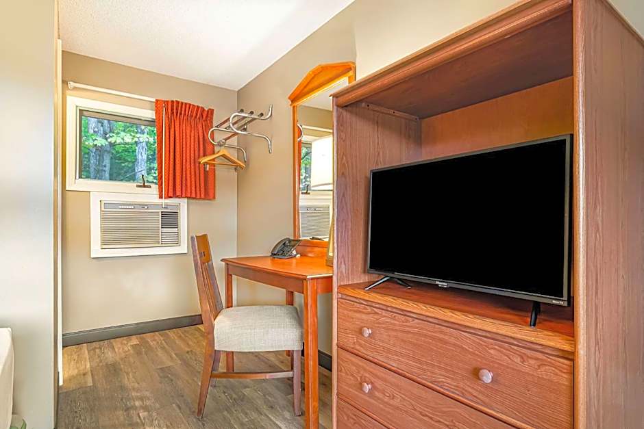 Super 8 by Wyndham Lake George/Downtown