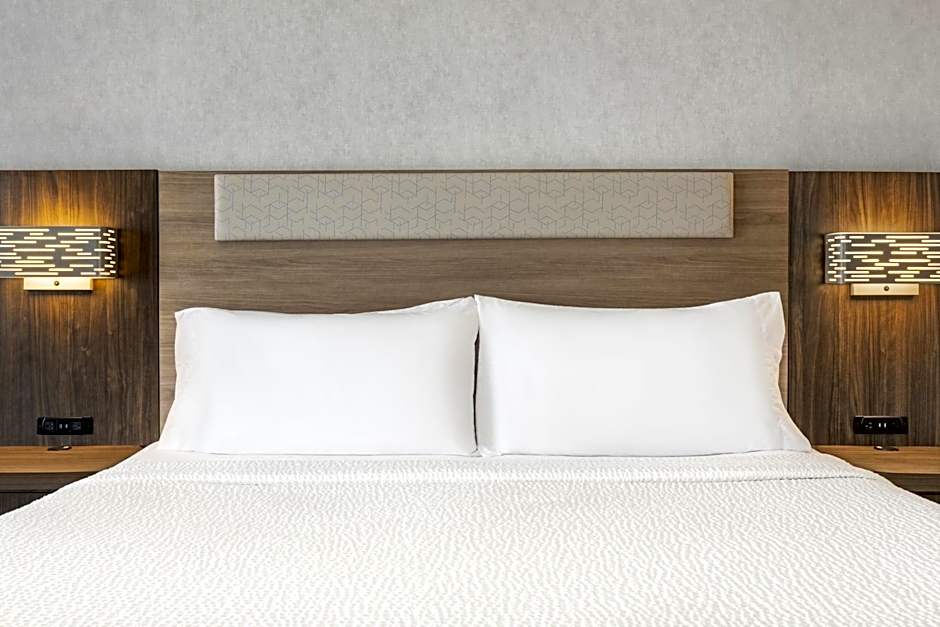 Holiday Inn Express & Suites Ottawa East-Orleans By IHG