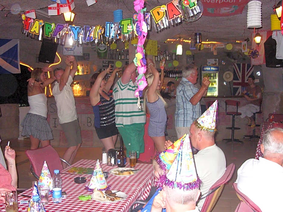 Club Sunset Apartments