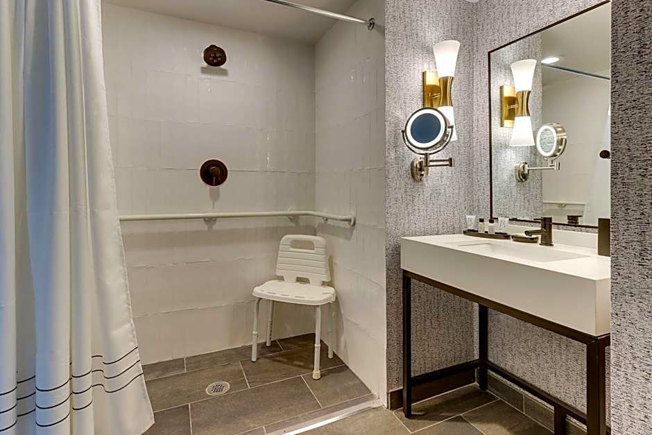 The Chattanoogan Hotel, Curio Collection By Hilton