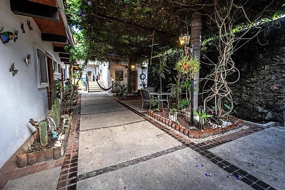 Las Mariposas Hotel & Studios