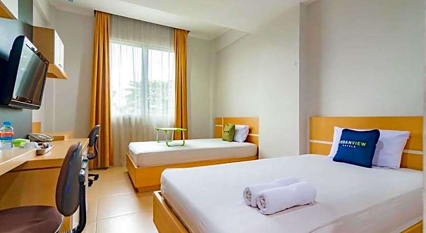 Urbanview Hotel Syariah Dapen Pontianak by RedDoorz