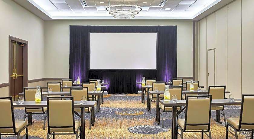 Renaissance Chicago Glenview Suites Hotel