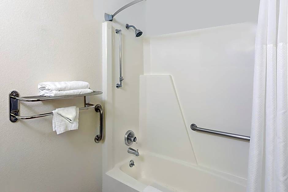 Super 8 by Wyndham Norfolk