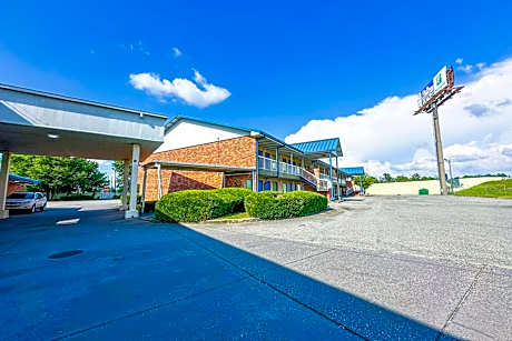 Hahira Inn By OYO near Valdosta