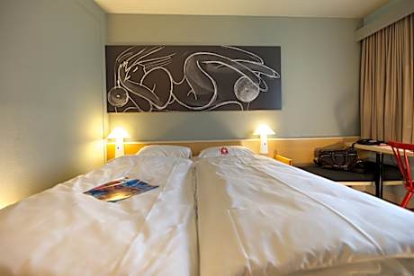 Standard Room with Twin Beds